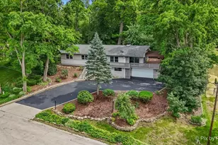 109 Wood Dr, Algonquin, IL 60102 - Photo 1