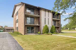 9949 Shady Ln, Orland Park, IL 60462 - Photo 2