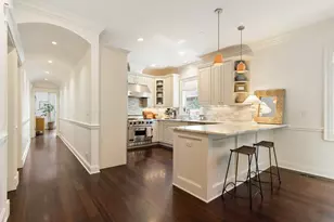 901 W Fletcher St, Chicago, IL 60657 - Photo 8