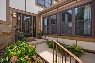 1054 Oakview Dr, Wheaton, IL 60187 - Photo 1