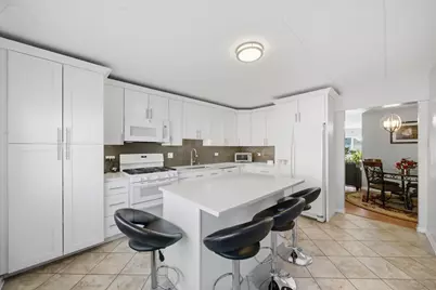 5211 N Potawatomie Avenue #206, Chicago, IL 60656 - Photo 4