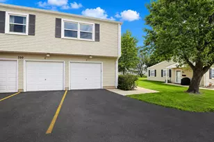 320 Joan Ct, Bartlett, IL 60103 - Photo 2