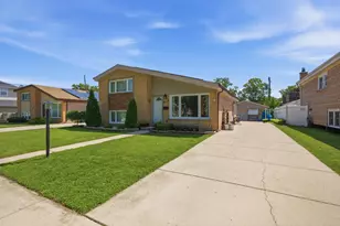 9937 Mulberry Ave, Oak Lawn, IL 60453 - Photo 2