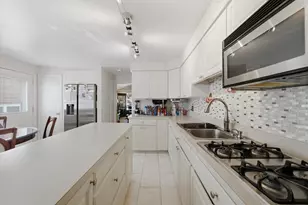 9937 Mulberry Ave, Oak Lawn, IL 60453 - Photo 10