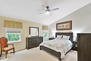 627 N Charter Hall Dr, Palatine, IL 60067 - Photo 16
