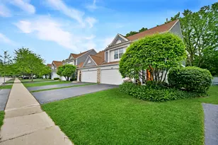 627 N Charter Hall Dr, Palatine, IL 60067 - Photo 4