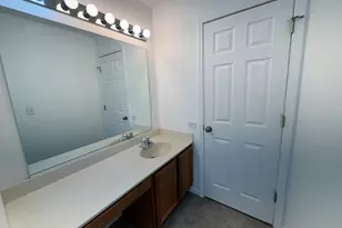 1332 Sandhurst Ln, South Elgin, IL 60177 - Photo 8