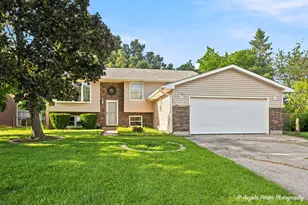 2494 Forest View Rd, Lindenhurst, IL 60046 - Photo 2