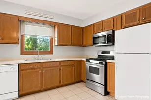 2494 Forest View Rd, Lindenhurst, IL 60046 - Photo 10
