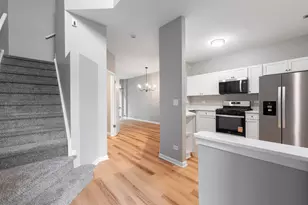 182 Stockton Dr, Grayslake, IL 60030 - Photo 2