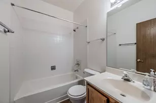 204 Magnolia Dr, North Aurora, IL 60542 - Photo 10