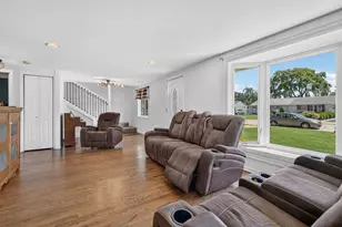 8856 S Komensky Ave, Hometown, IL 60456 - Photo 4