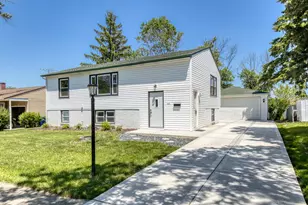 8920 Fairway Dr, Orland Park, IL 60462 - Photo 1