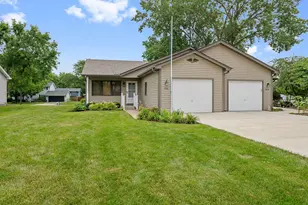 711 Harmony Ct, North Aurora, IL 60542 - Photo 2