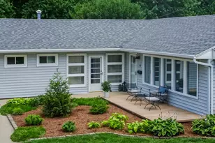 4 Woodruff Dr, Bloomington, IL 61701 - Photo 2