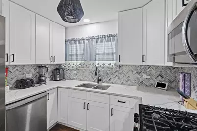 8523 S Colfax Avenue, Chicago, IL 60617 - Photo 12