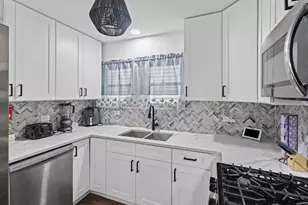 8523 S Colfax Ave, Chicago, IL 60617 - Photo 12