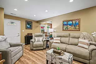 2225 Daffodil Dr, Crest Hill, IL 60403 - Photo 2