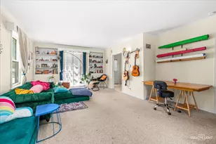 384 E Chicago St, Elgin, IL 60120 - Photo 4