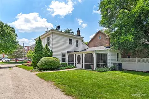 384 E Chicago St, Elgin, IL 60120 - Photo 14