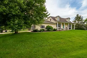 131 N Gadwall Ln, Downs, IL 61736 - Photo 2