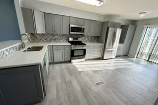 1929 Songsparrow Ct, Schaumburg, IL 60173 - Photo 2