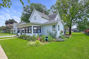 204 W Pearl St, Lanark, IL 61046 - Photo 2