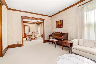 386 E Chicago Street, Elgin, IL 60120 - Photo 4