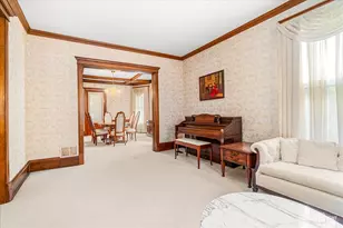386 E Chicago St, Elgin, IL 60120 - Photo 4