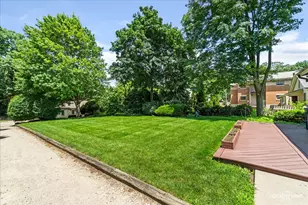 386 E Chicago St, Elgin, IL 60120 - Photo 32