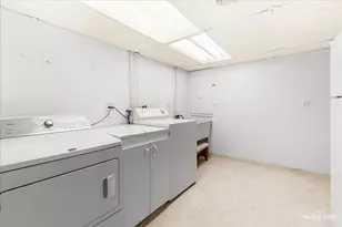 386 E Chicago St, Elgin, IL 60120 - Photo 12