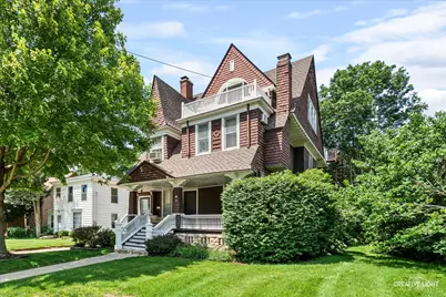 386 E Chicago Street, Elgin, IL 60120 - Photo 2
