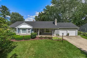 316 S Elmwood Dr, Aurora, IL 60506 - Photo 2