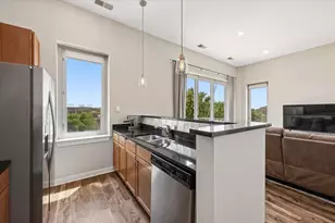 3920 N Sheridan Rd, Chicago, IL 60613 - Photo 12
