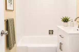748 E 69th Pl, Chicago, IL 60637 - Photo 6
