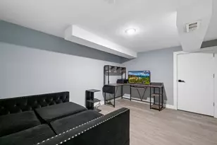 7005 S Eberhart Ave, Chicago, IL 60637 - Photo 12