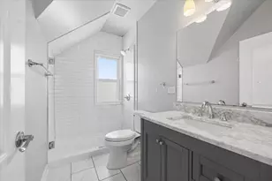 4928 W Eddy St, Chicago, IL 60641 - Photo 12