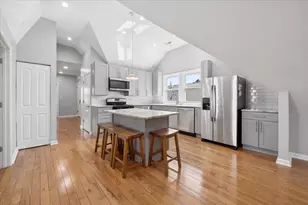 4928 W Eddy St, Chicago, IL 60641 - Photo 6