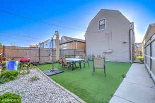 934 N St Louis Ave, Chicago, IL 60651 - Photo 18