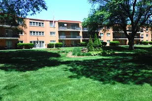 940 Holbrook Rd, Homewood, IL 60430 - Photo 1