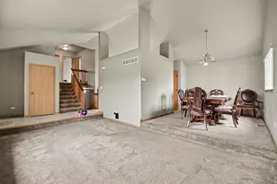 5712 Kathryn Ln, Matteson, IL 60443 - Photo 2