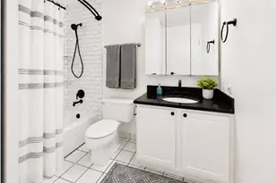 10 E Ontario St, Chicago, IL 60611 - Photo 4
