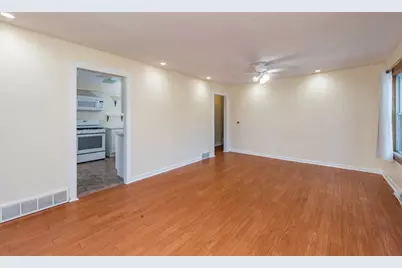 302 E Washington Street, Round Lake Park, IL 60073 - Photo 4