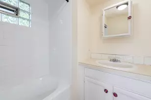 302 E Washington St, Round Lake Park, IL 60073 - Photo 14