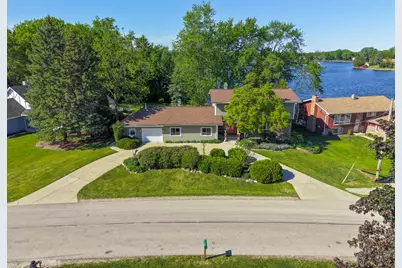2004 Sprucewood Lane, Lindenhurst, IL 60046 - Photo 2