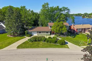 2004 Sprucewood Ln, Lindenhurst, IL 60046 - Photo 2