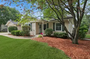30W044 Bruce Ln, Naperville, IL 60563 - Photo 2