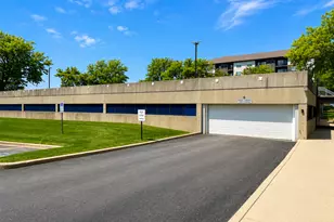 2005 S Finley Rd, Lombard, IL 60148 - Photo 16