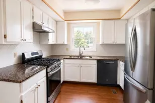 2475 Westleigh Ct, Aurora, IL 60504 - Photo 4