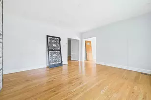 7826 S Paxton Ave, Chicago, IL 60649 - Photo 4